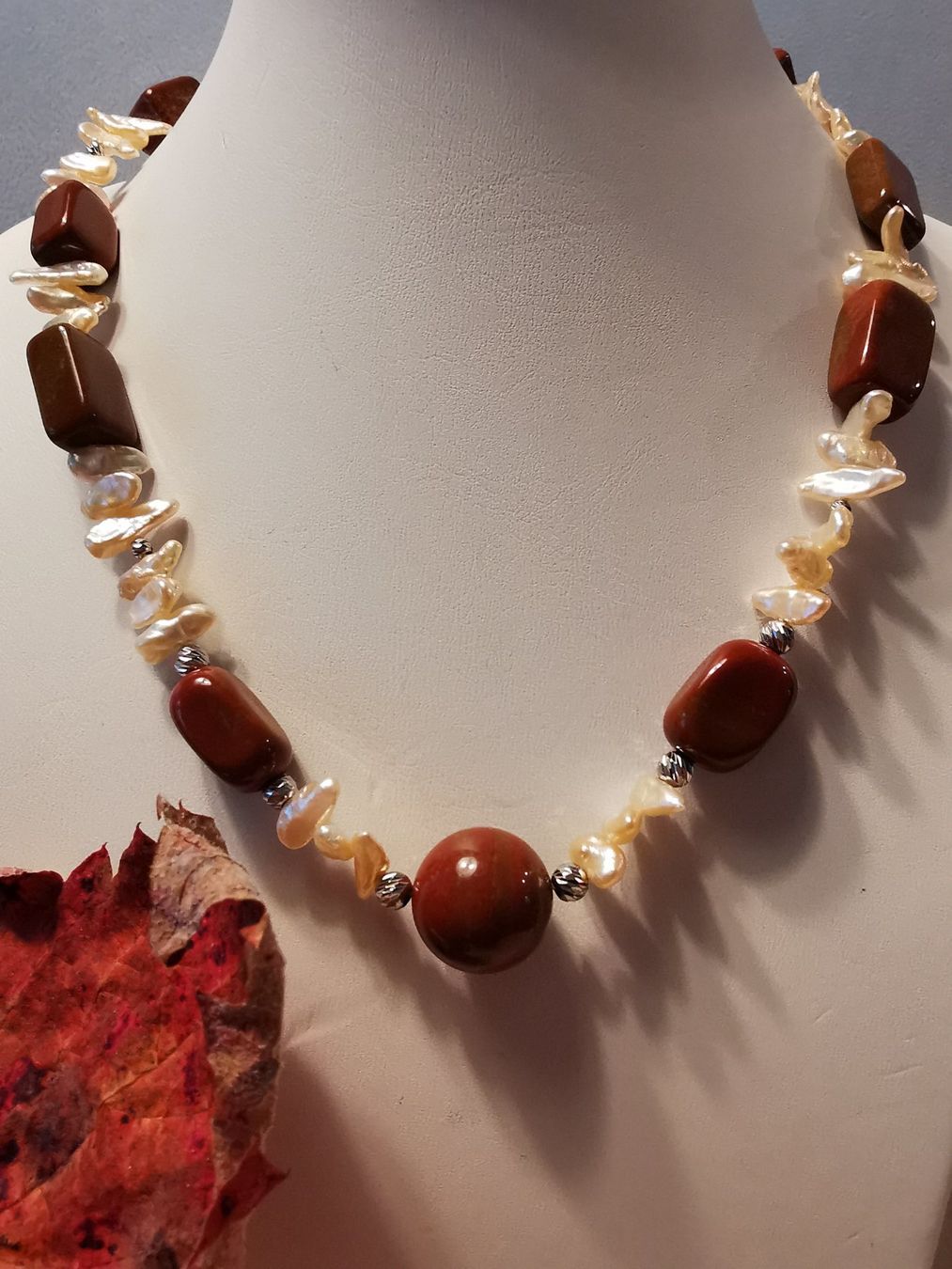 Catenine: NEU - Süsswasser-Perlen mit Jaspis Collier, 56cm – Nuovo e nell'imballaggio originale da Dierikon venduto da Buntspecht-10 1