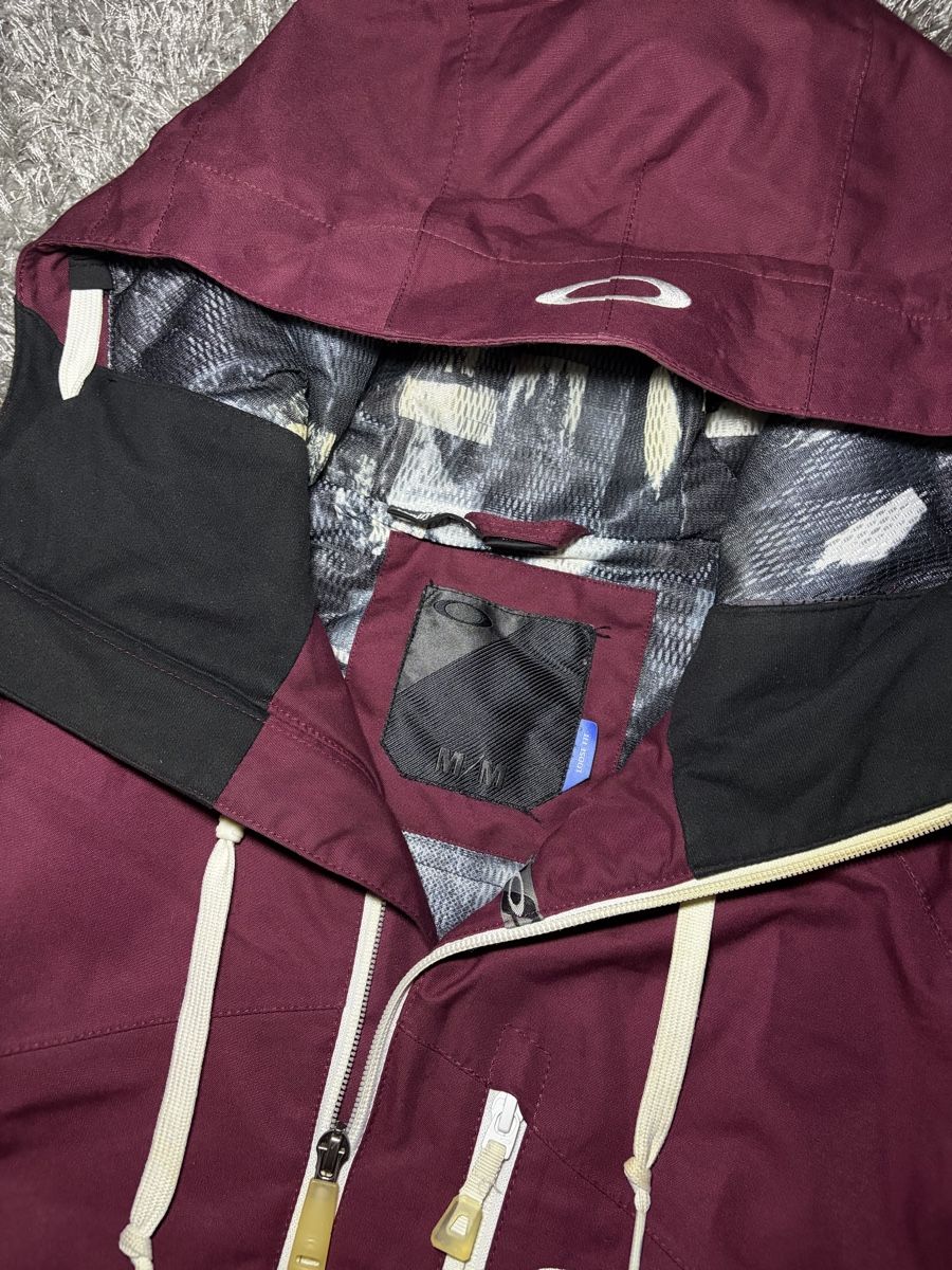 Oakley Vestes: Oakley Ski Jacket Maroon Size M – D'occasion à Brislach par edu_t6pq 6