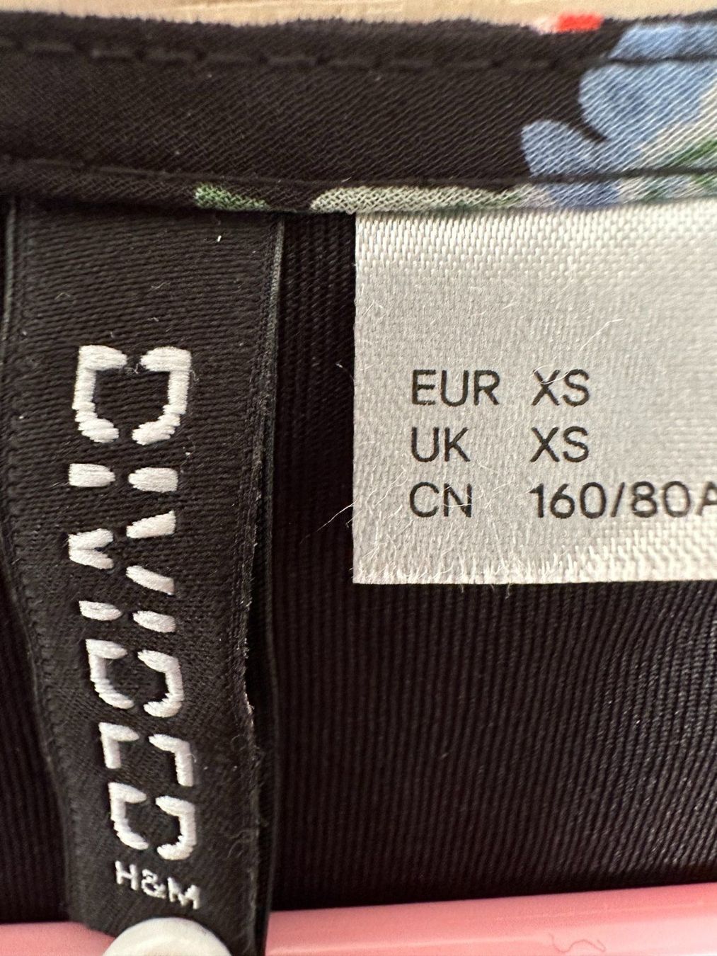 H&M Robes: Robe fluide noire à fleurs t.XS H&M – Neuf (Voir description) à Vandoeuvres par Zoccoli11 4