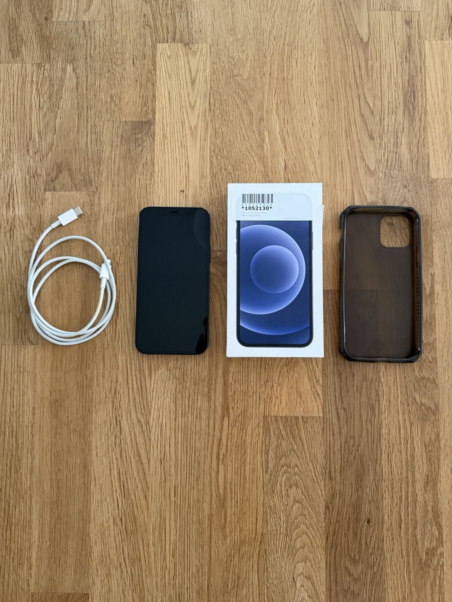 Apple Telefoni cellulari / Smartphones: iPhone 12 Black 64GB, Display kratzerfrei, OVP – Usato da Kaufdorf venduto da joel_ko