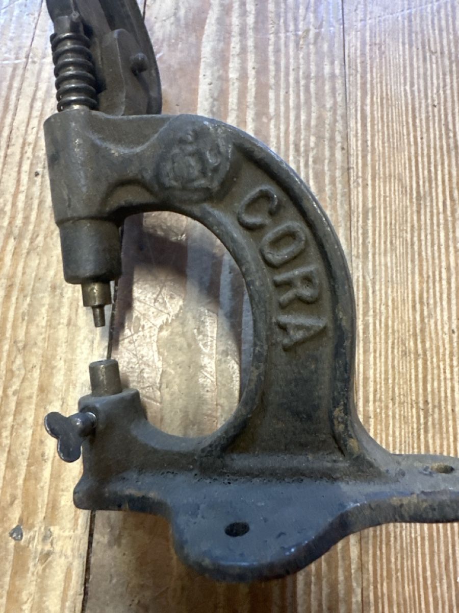 Tous les outils: Antike Handhebelpresse Cora gebraucht – D'occasion à Baar par Hillsboro 5