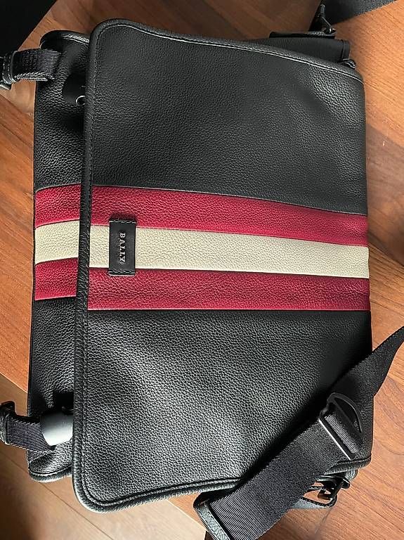 Sacs: Original Bally Crossbody / Laptop Bag – D'occasion à Witterswil par ArtizanAudio 4