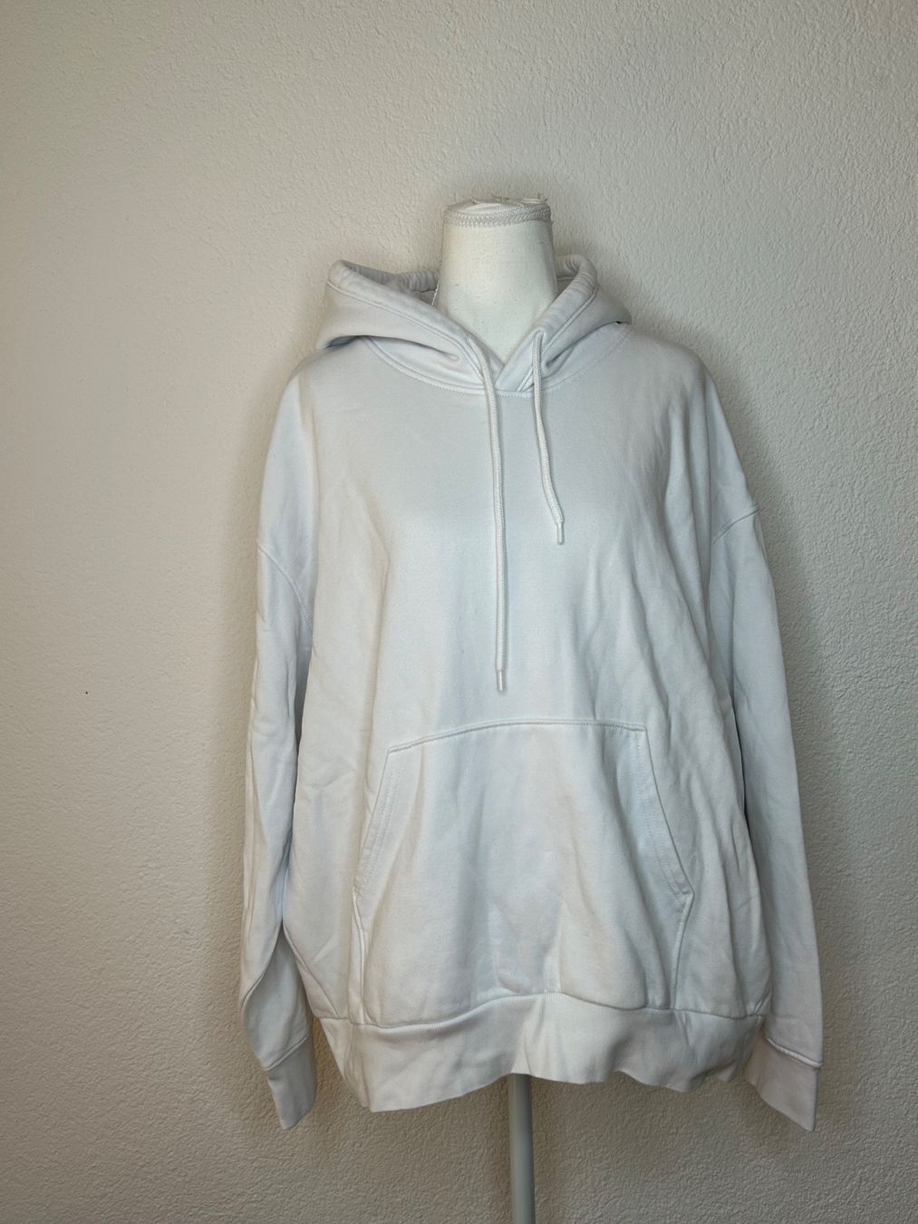 Weekday Maglioni & Felpe: Weekday Hoodie – Usato da St. Gallen venduto da look-twice