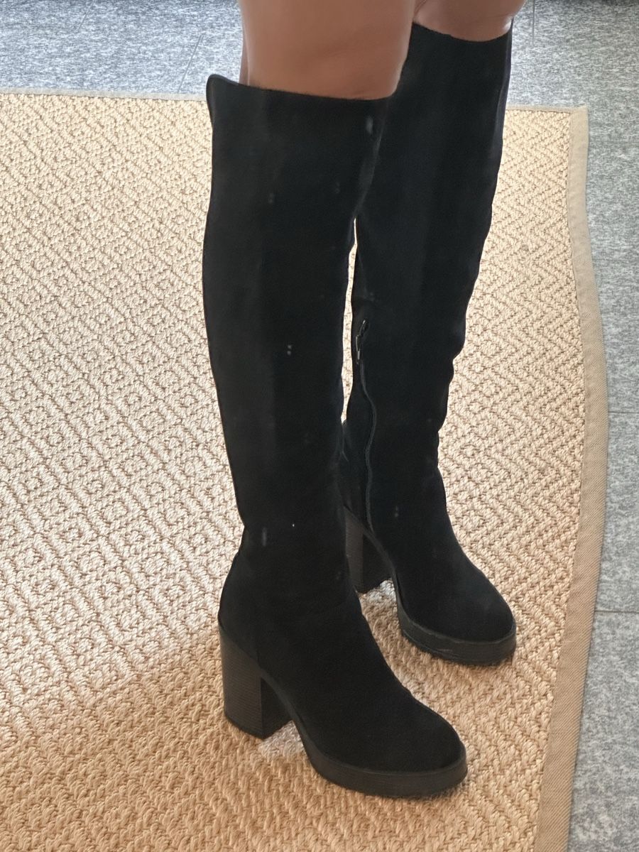 Scarpe da donna: Black suede boots 39 – Usato da Bellinzona venduto da Samirablank