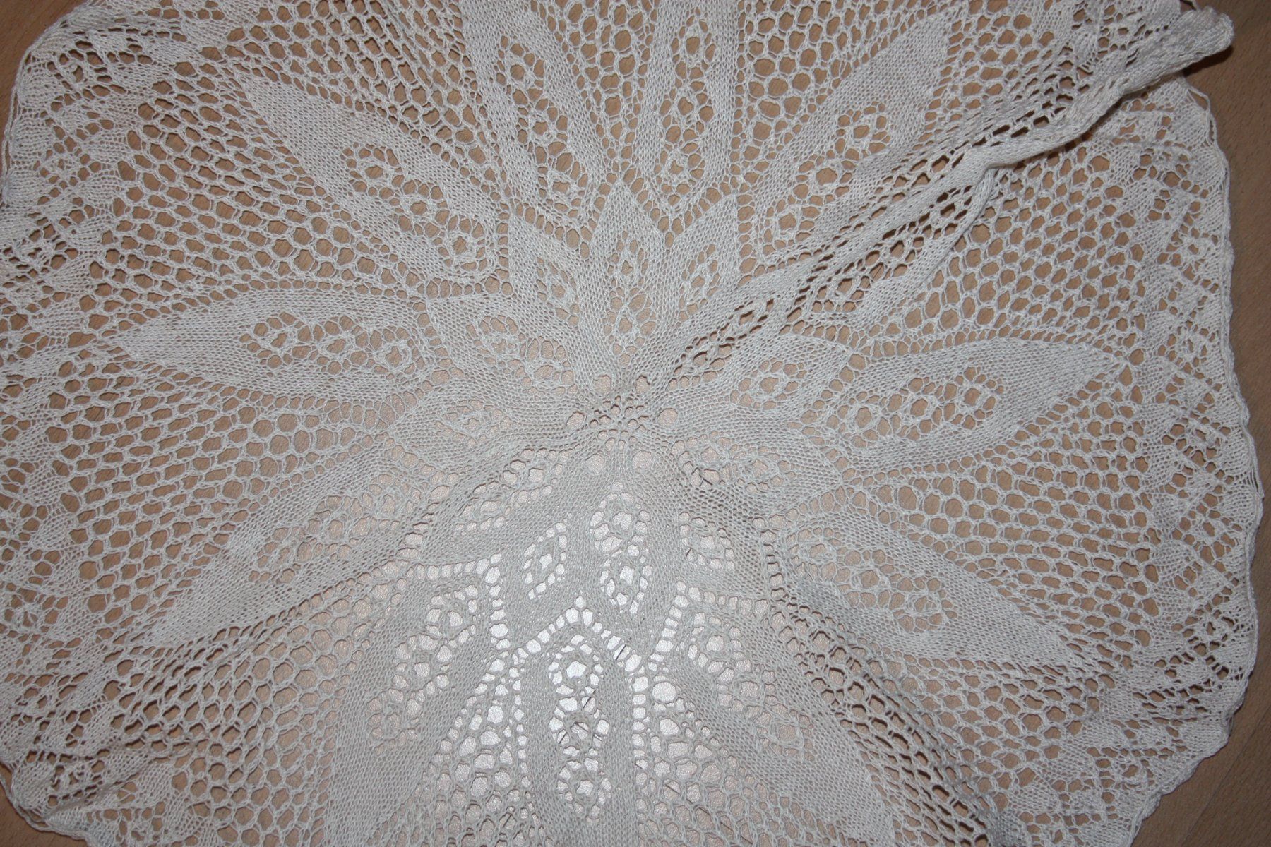 Sottobicchieri: Kunststrickdecke weiss – Usato da Oberwil BL venduto da Hesa41 1
