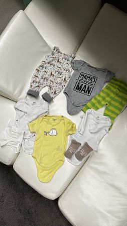 Baby Kleider Set Gr. 50/56, Bodies, Hosen, Socken, Mütze
