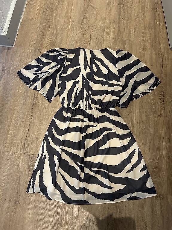 Robes: Robe élégante XS – D'occasion à Curtilles par cat_vs66 1