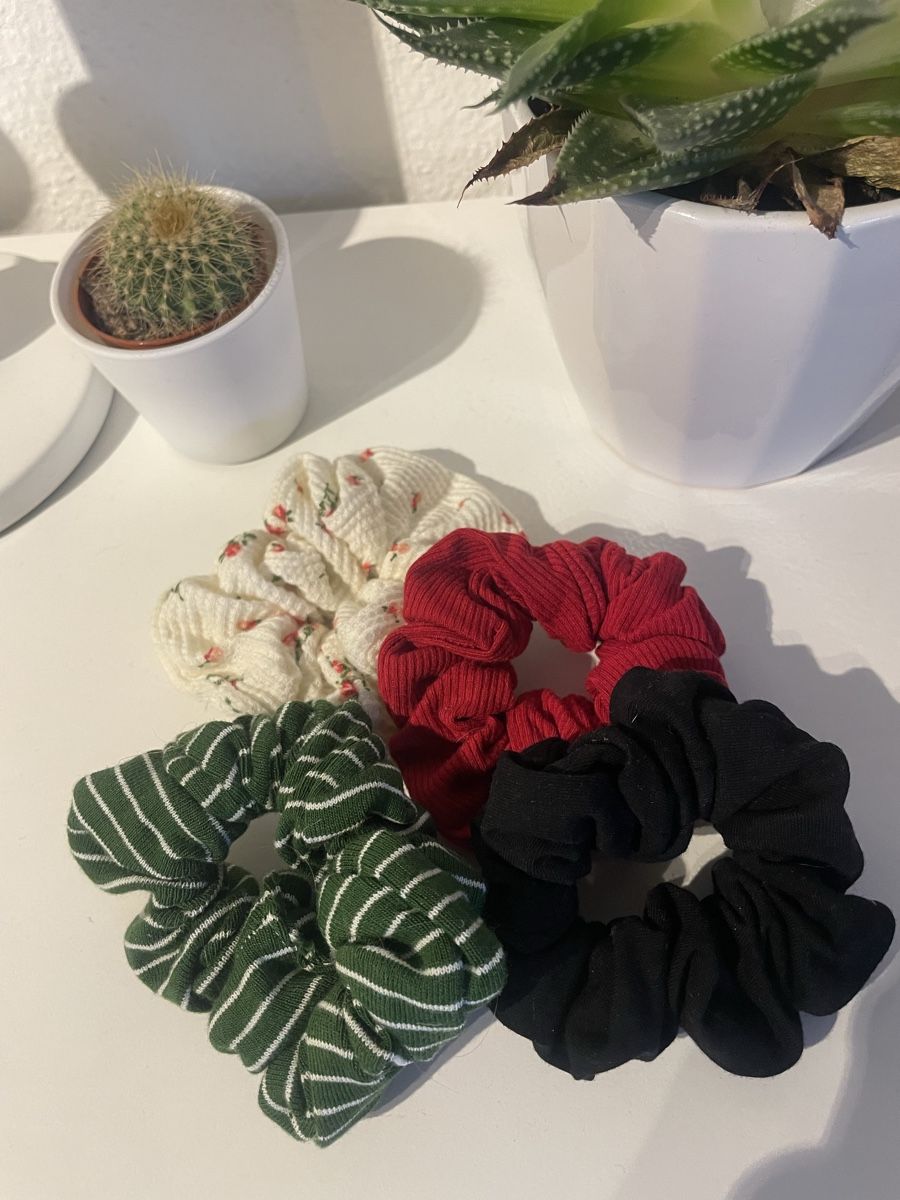 Brandy Melville Haarschmuck: Scrunchies – Neu (gemäss Beschreibung) aus Ettingen von ale_q6zz 1