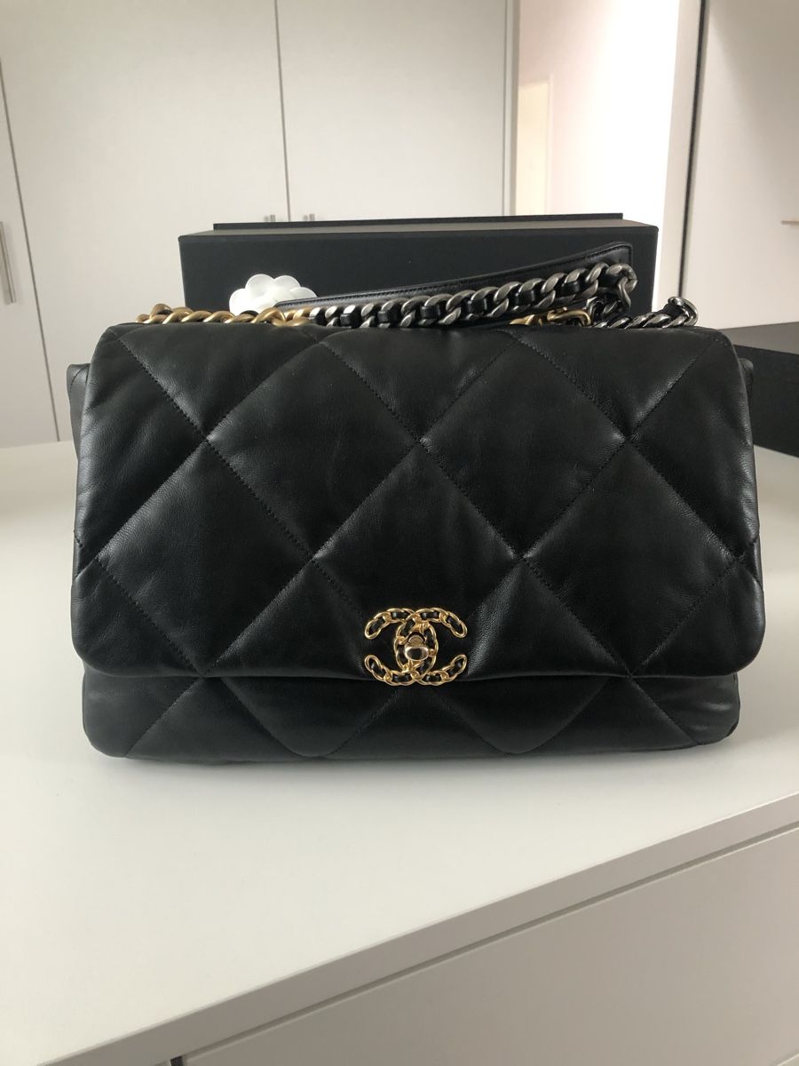 Chanel Taschen für Damen: Chanel 19 – Gebraucht aus Herrliberg von Pipper30