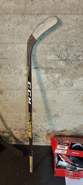 Bastoni & Pale: CcmTacks Eishockeystock links  – Usato da Biel/Bienne venduto da sheila7002