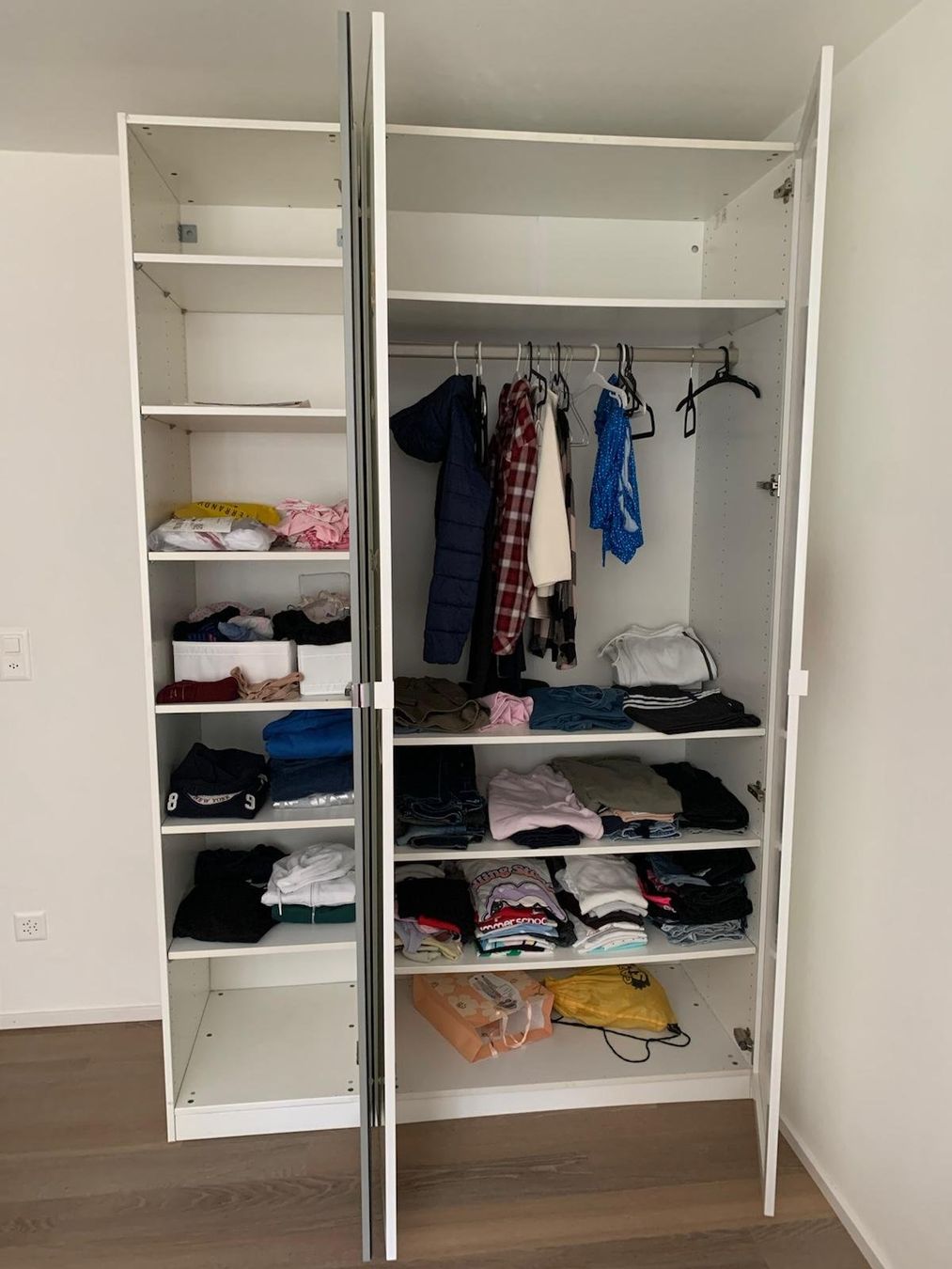 Ikea Armadi: Ikea Pax Wardrobe – Usato da Thalwil venduto da mar_n6gw
