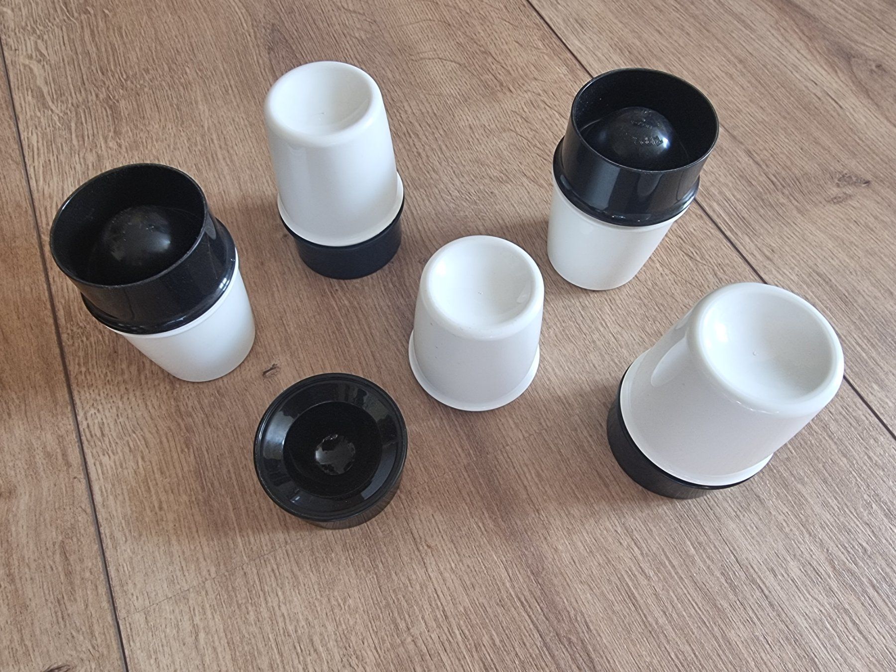 5 Tupperware Eierbecher Black and White (Gebraucht) in Lotzwil für CHF 25 – mit Lieferung auf Ricardo kaufen