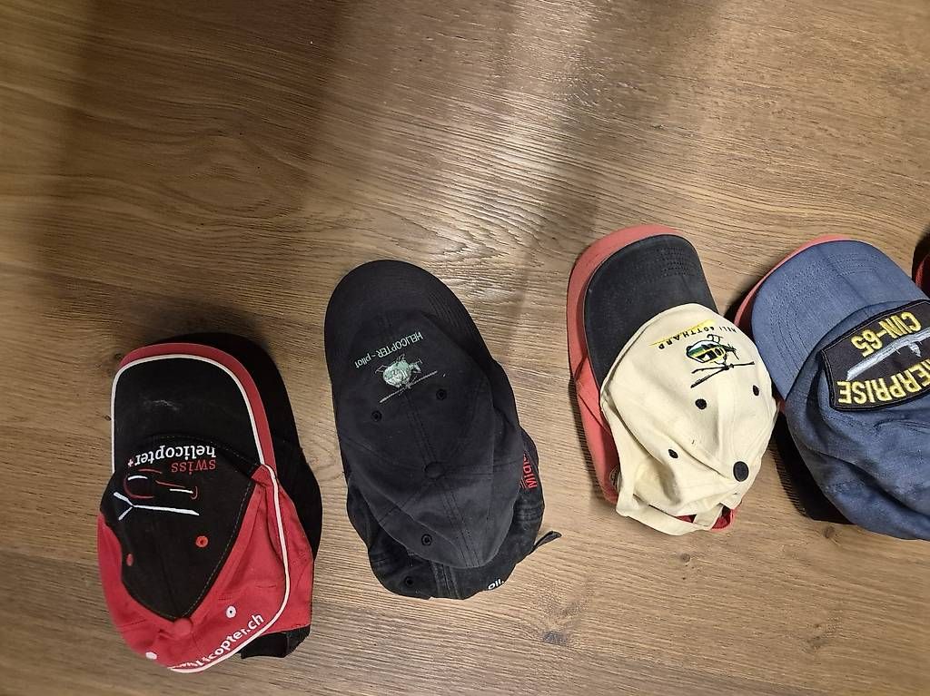 Chapeaux, bonnets & casquettes: Baseballcaps – D'occasion à Kirchleerau par 1950kiwi 4