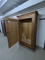 Antiker Kleiderschrank aus dem Kloster