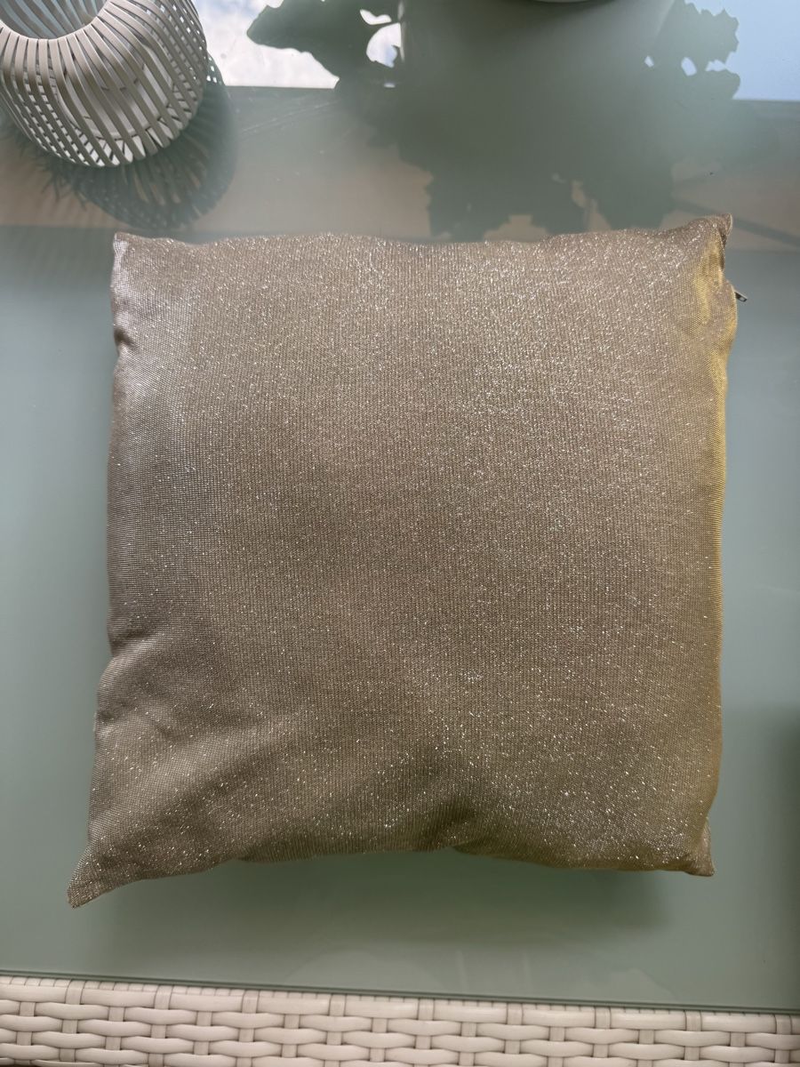 Cuscini: Kissenhülle mit Glitzer effekt, beige – Usato da zürich venduto da Bailey17 5