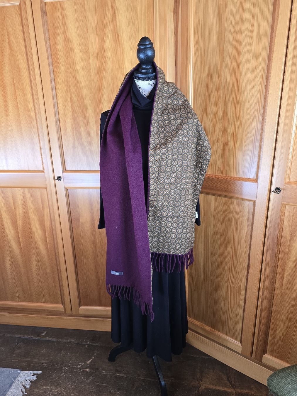 Foulard & Sciarpe: Sciarpa unisex Hubert Milano – Nuovo (secondo la descrizione) da calpiogna venduto da dadalter 1