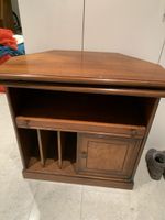 Antik Holzschrank/Fernsehmöbel Nussbaum mit viel Stauraum!