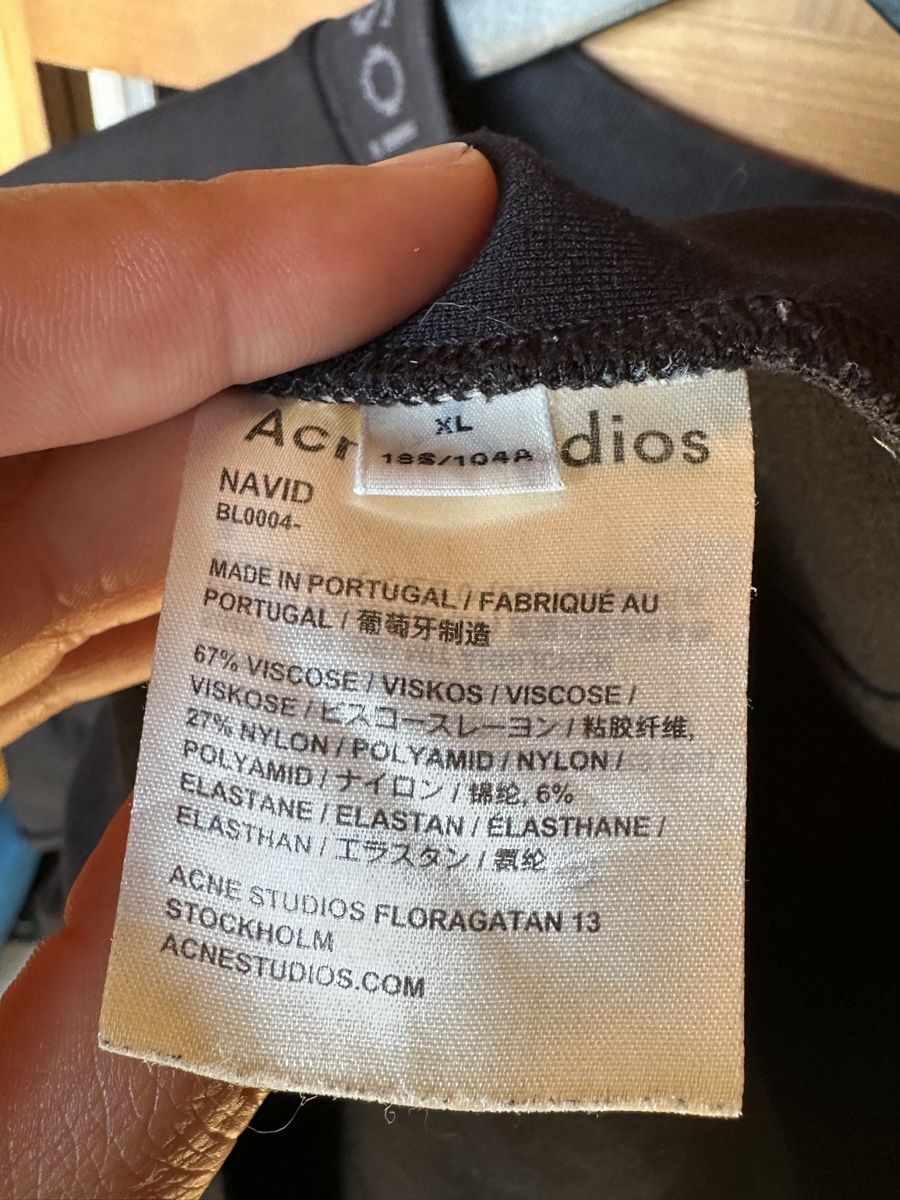 Acne Studios T-shirt: Original black Acne Studios tee – Usato da Villars-Burquin venduto da Iliasso 3