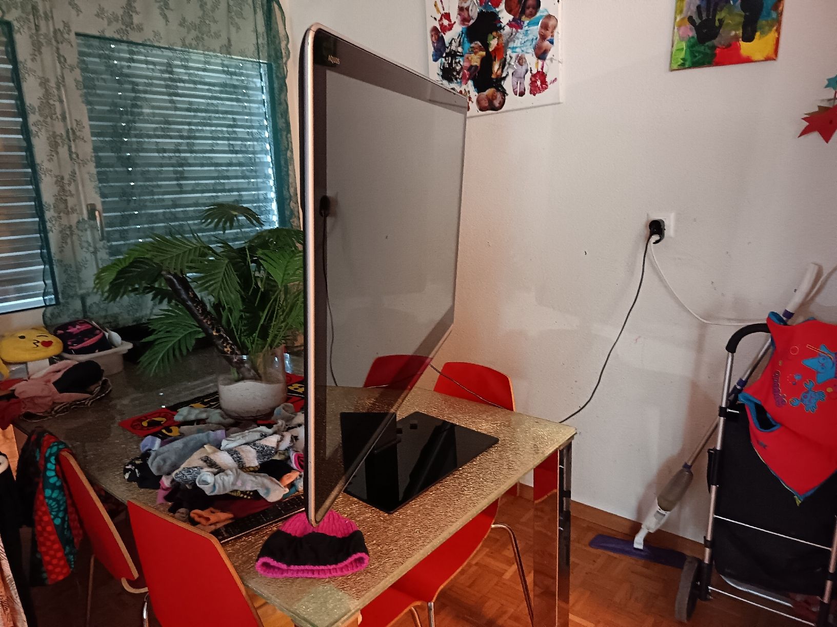 Sharp Televisori: Sharp AQUOS (Modell LC-46LE820E). – Usato da Ittigen venduto da Nekanu-Bake2015 2