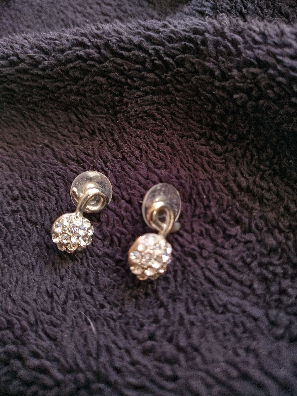 Orecchini pendenti & Orecchini a lobo: boucles d oreille puce avec strass – Usato da Mühleberg venduto da Eliboub