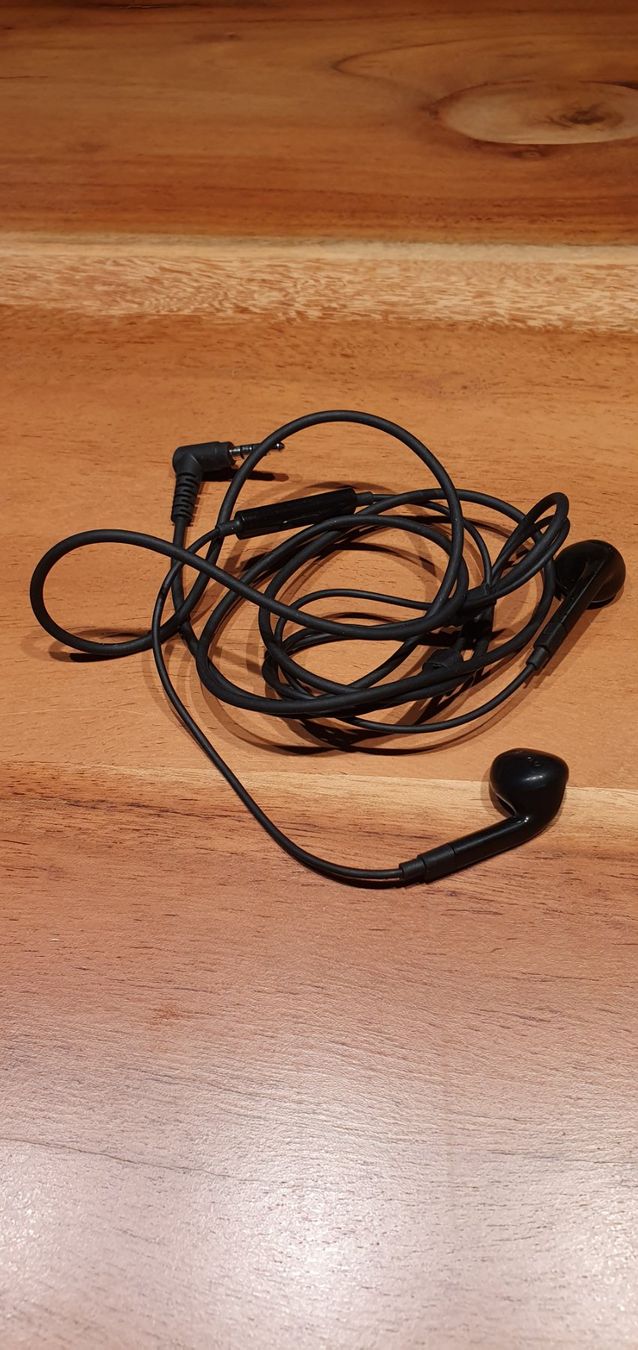 Apple Cuffie: LUDOS Apple iPhone EarPods Kopfhörer in Schwarz. – Usato da Zürich venduto da Leica.C89 1