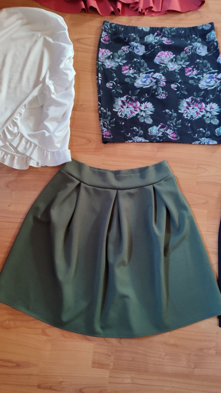 Zara Kleiderpakete: Jupe, Minirock, Gr. S-M, Neu! Set – Neu und originalverpackt aus Brüttisellen von nic_xm7s 1