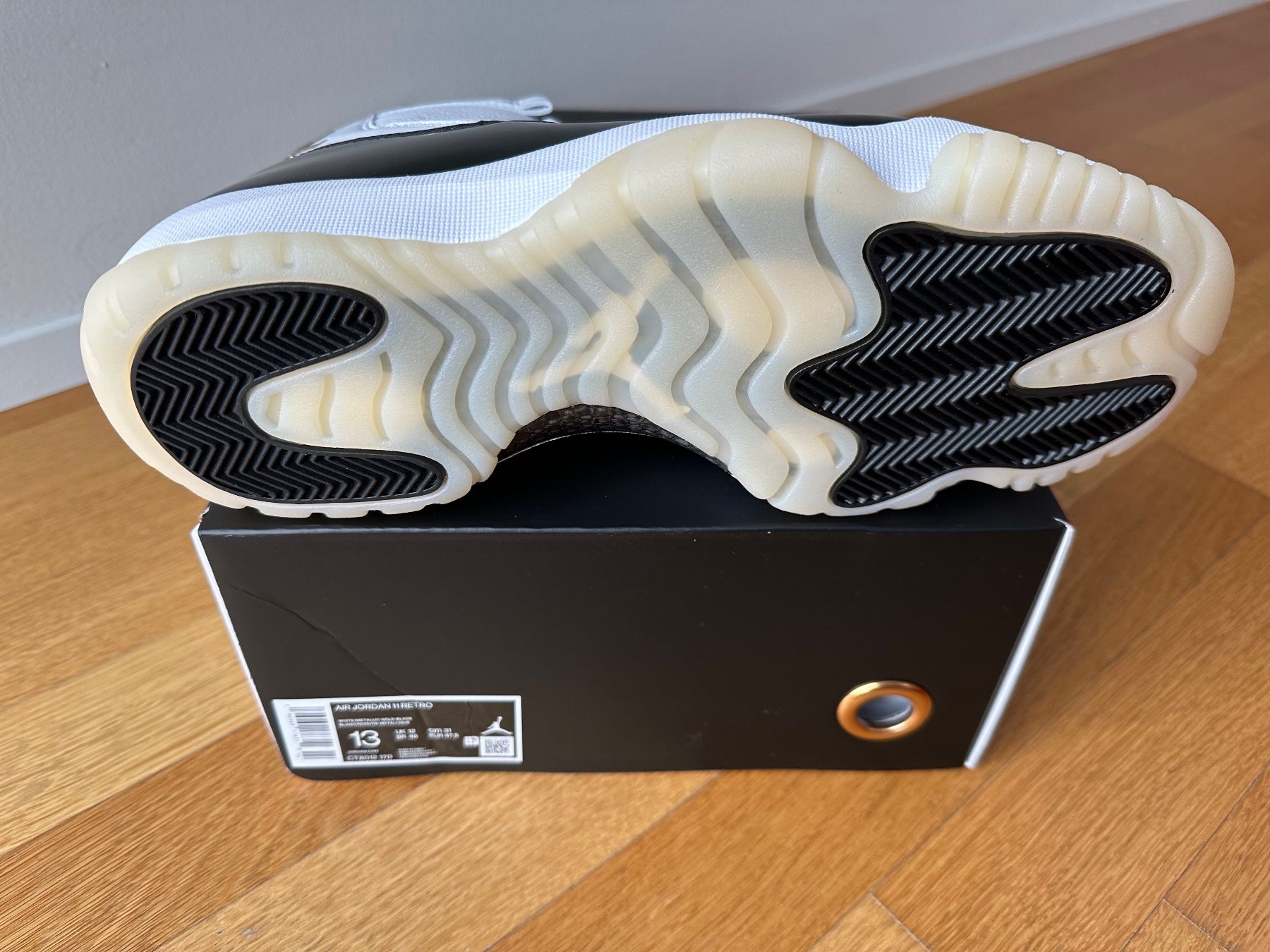 Jordan Scarpe da uomo: Air Jordan 11 Gratitude – Nuovo e nell'imballaggio originale da Luzern venduto da Luxury82 4