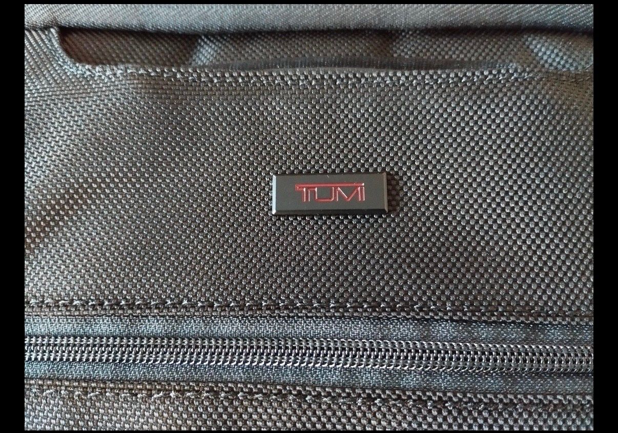 Tumi Borse: Laptop Tasche TUMI - bis 15'' – Nuovo (secondo la descrizione) da Chur venduto da cru_mk57 1