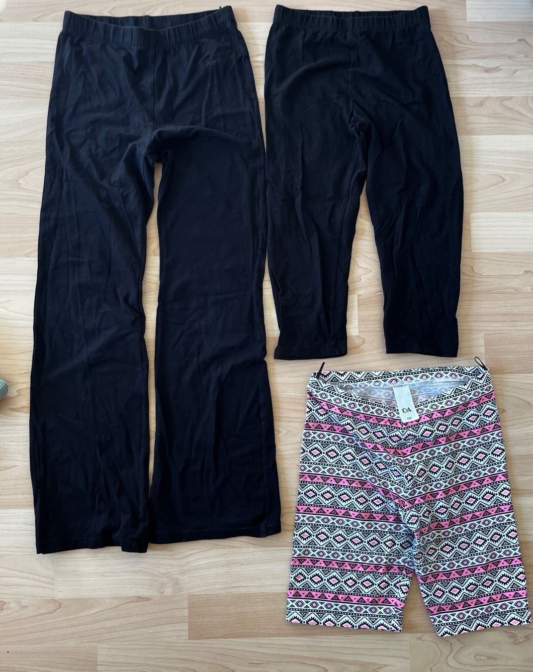Lotti & Set di vestiti: 11teiliges Sommer Kleiderpaket Mädchen Gr. 152 – Usato da Winterthur venduto da Numero1 5