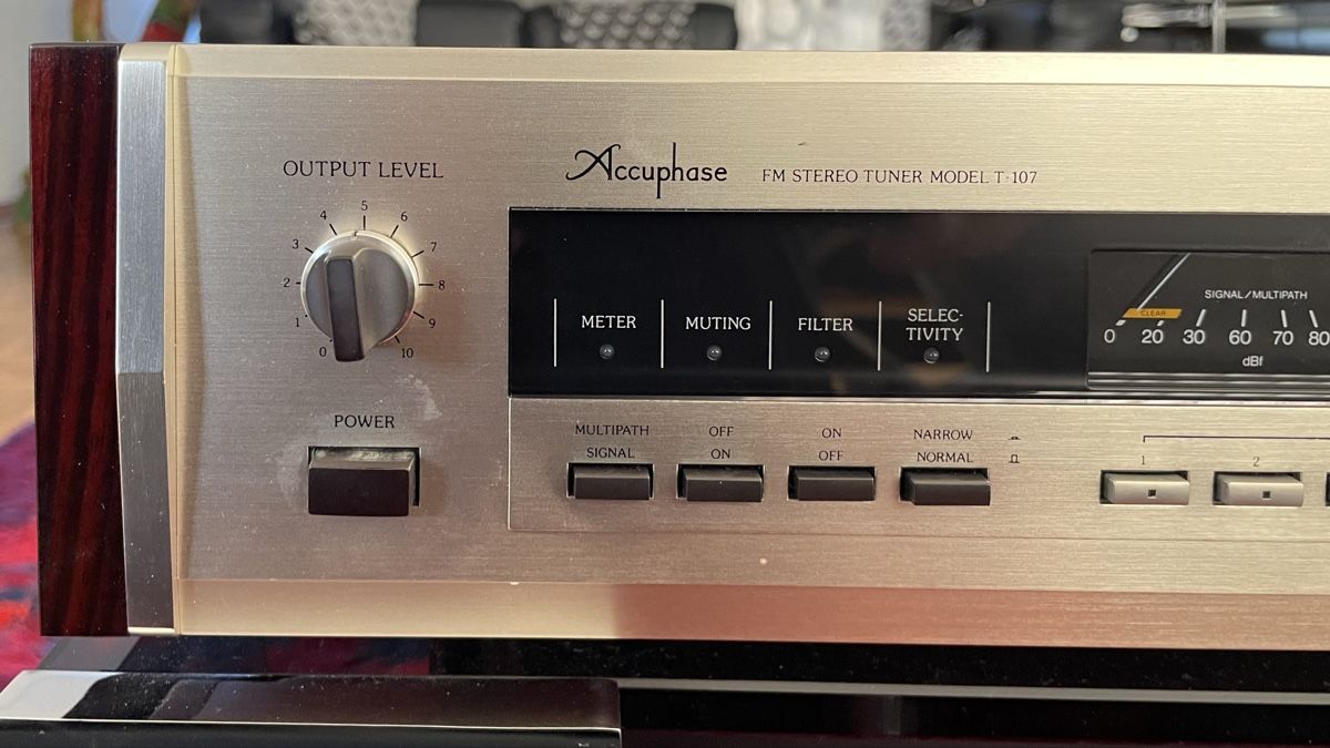 Radio: Accuphase Synthesizer UKW Stereo Tuner – Usato da Lotzwil venduto da Schlafwolle 1