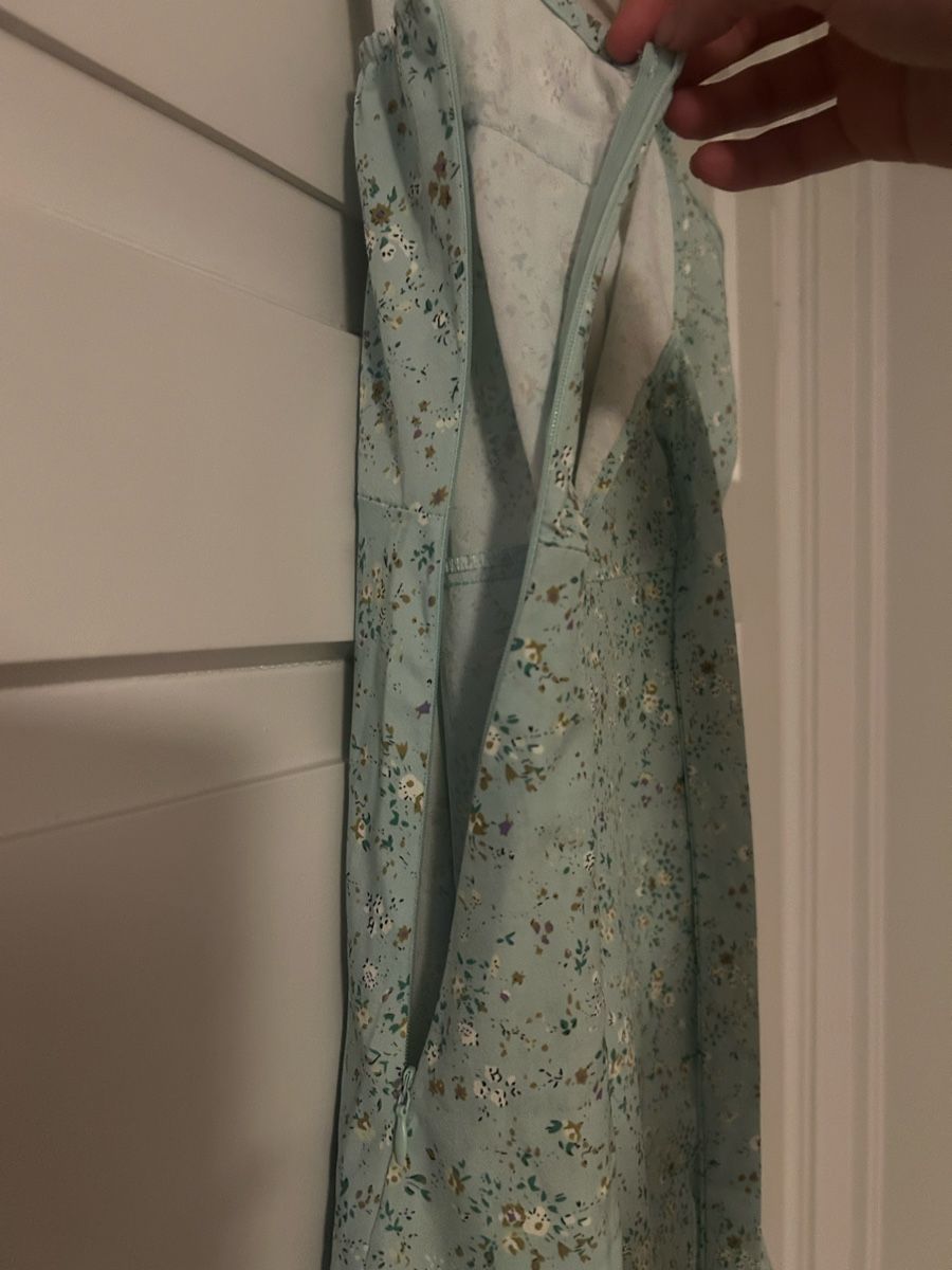 Shein Vestiti: Blumenkleid mit Bindedetail Grösse S mit Reisverschluss – Usato da Frauenfeld venduto da jae_vs6j 4