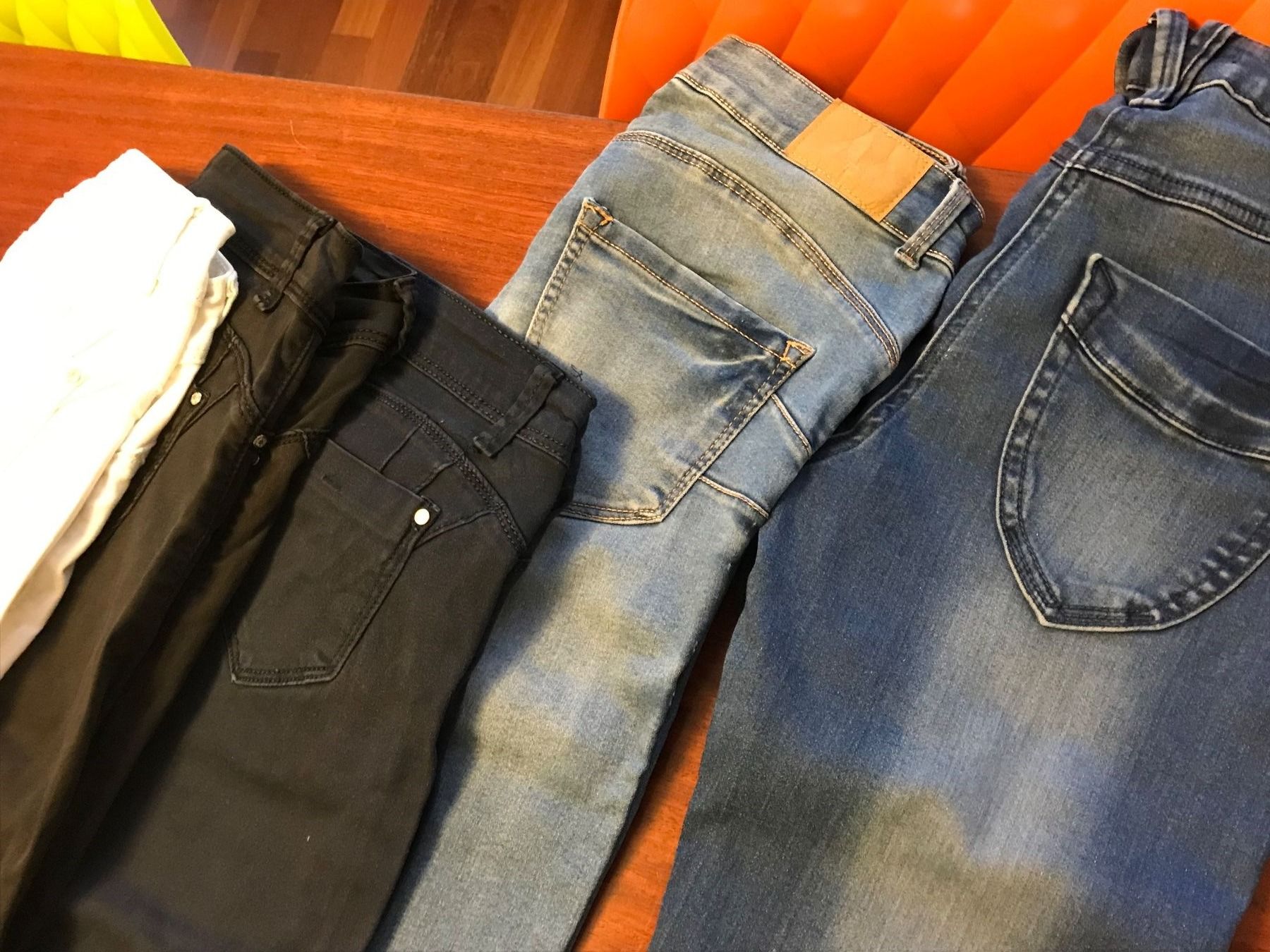 Lotti & Set di vestiti: Mädchenjeans 5 Stk. Gr. 34, 27, 176 – Usato da Hildisrieden venduto da Hildisrieden 1