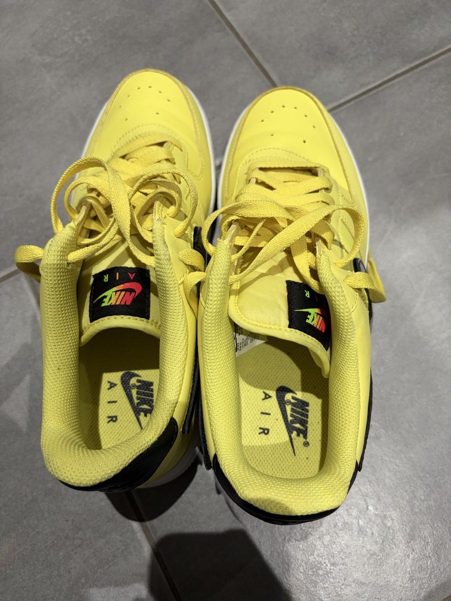 Nike Scarpe da uomo: Nike Air Force 1 '07 LV8 3 Yellow Pulse.  – Nuovo (secondo la descrizione) da Grenchen venduto da lyn_8w2w 2