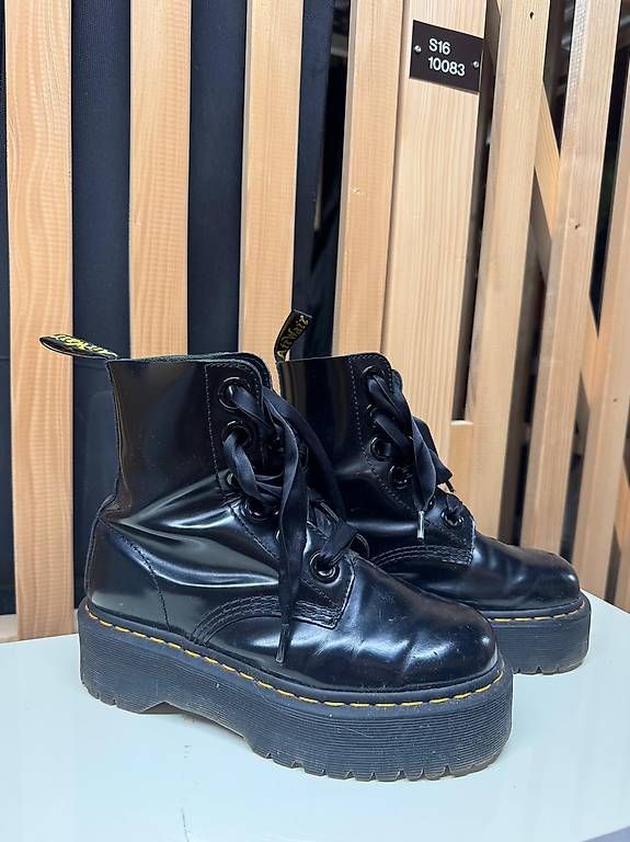 Scarpe da donna: Dr. martens Boots Damen – Usato da Rotkreuz venduto da LoriLori
