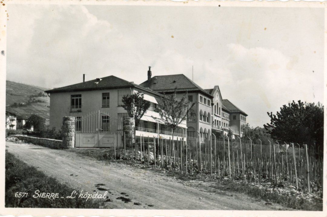 Cartoline postali: Sierre  VS  -   L'Hôpital – Usato da Brig venduto da Valcards54