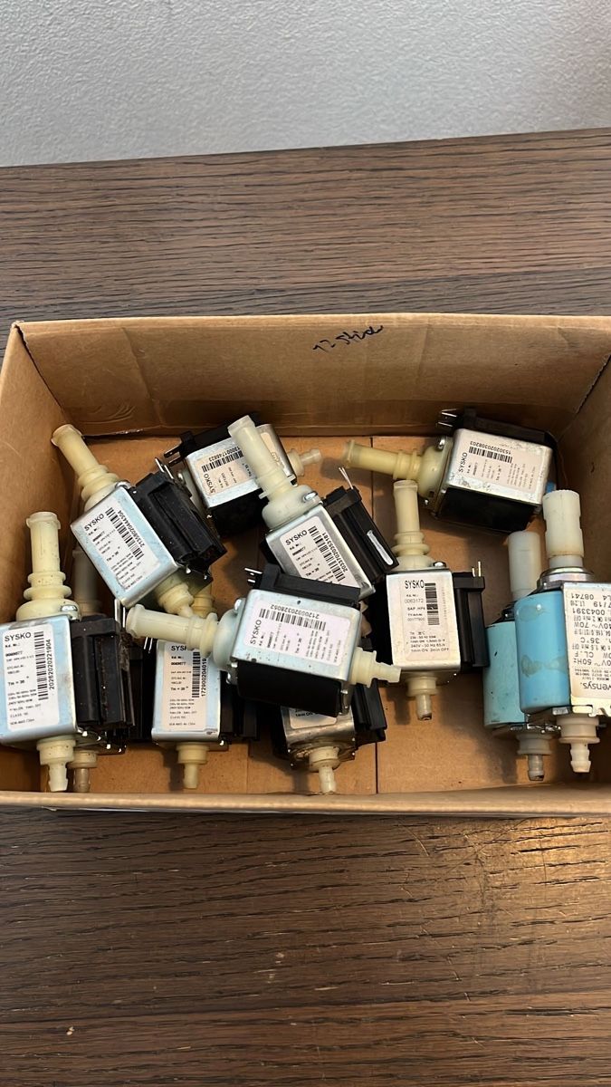 Jura Machines à café & Machines à expresso: Diverses Jura Wasserpumpe  – Défectueux à Root par HHParts