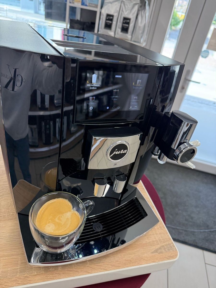 Jura Kaffeemaschinen & Espressomaschinen: JURA J8 PIANO BLACK – Gebraucht aus Gränichen von Luma.KaffeeMaschinen 2