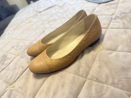 Gucci ballet flats in beige