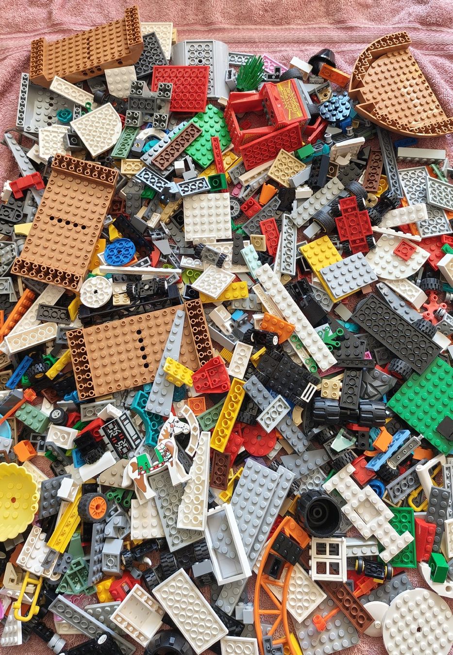 Lego Giocattoli: Lego Mix ca 1,8 Kilo – Usato da Effretikon venduto da Superkarin7