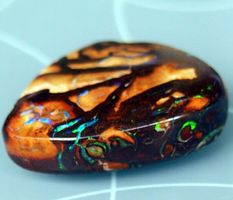 23,2 ct. Koroitopal brillierenden Opalvenen