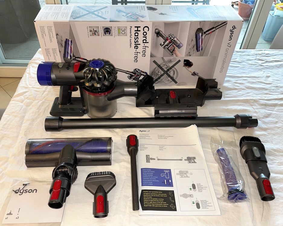 Dyson V7 Animal mit NEUEM Akku | Kaufen auf Ricardo