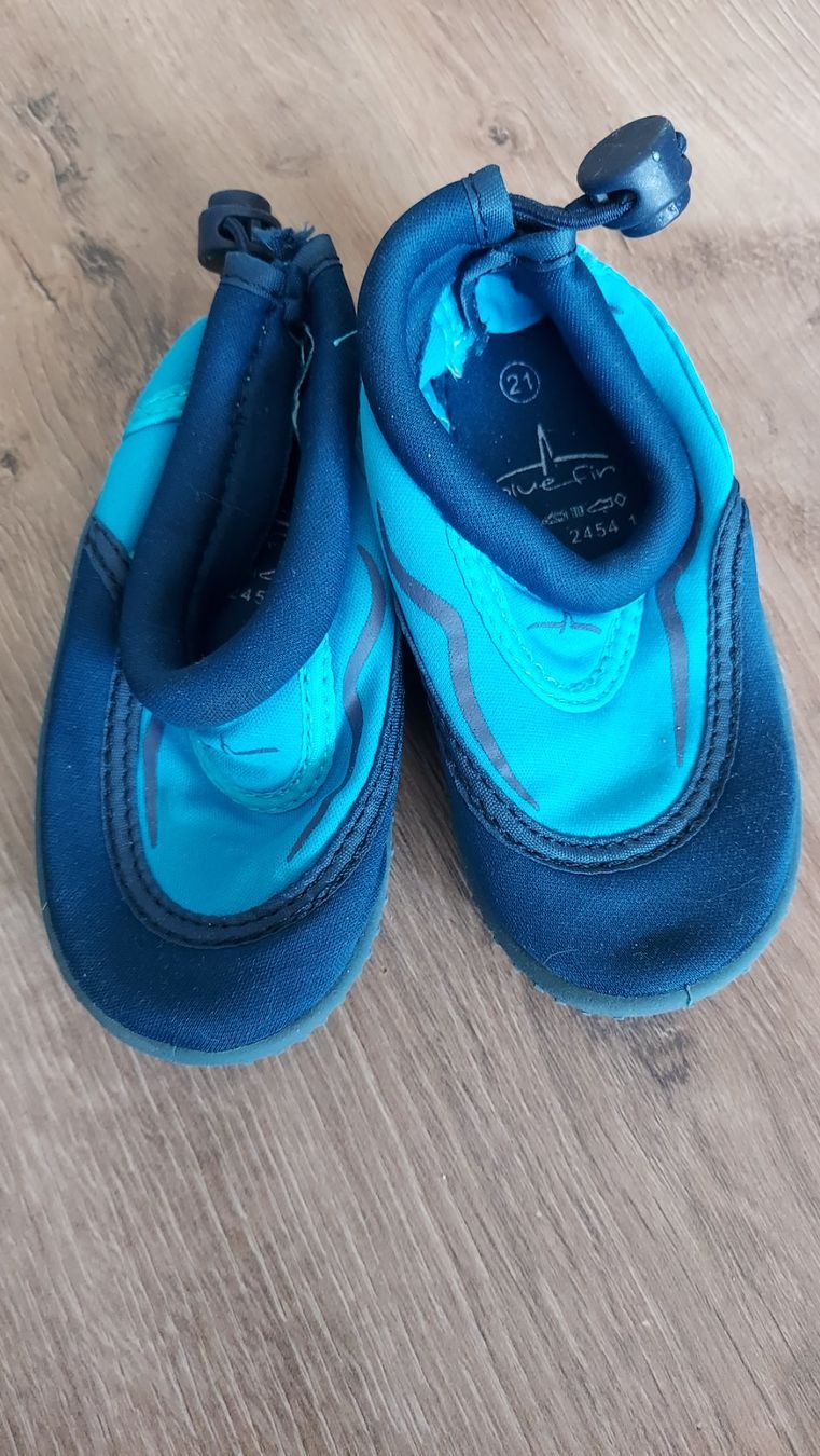 Scarpe per ragazzi: Badeschuhe Grösse 21 – Usato da Anglikon venduto da Yari05