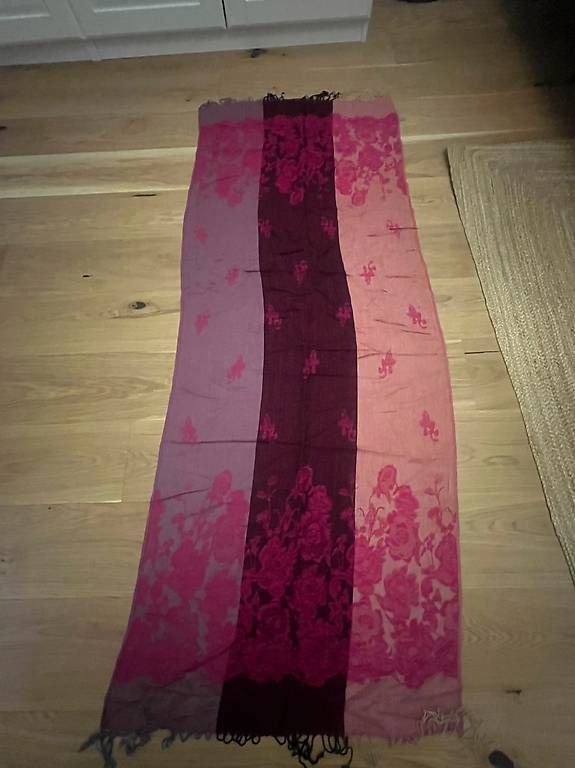 Foulards, Tücher & Schals: Cashmere Schal – Gebraucht aus Zürich von Iliana22