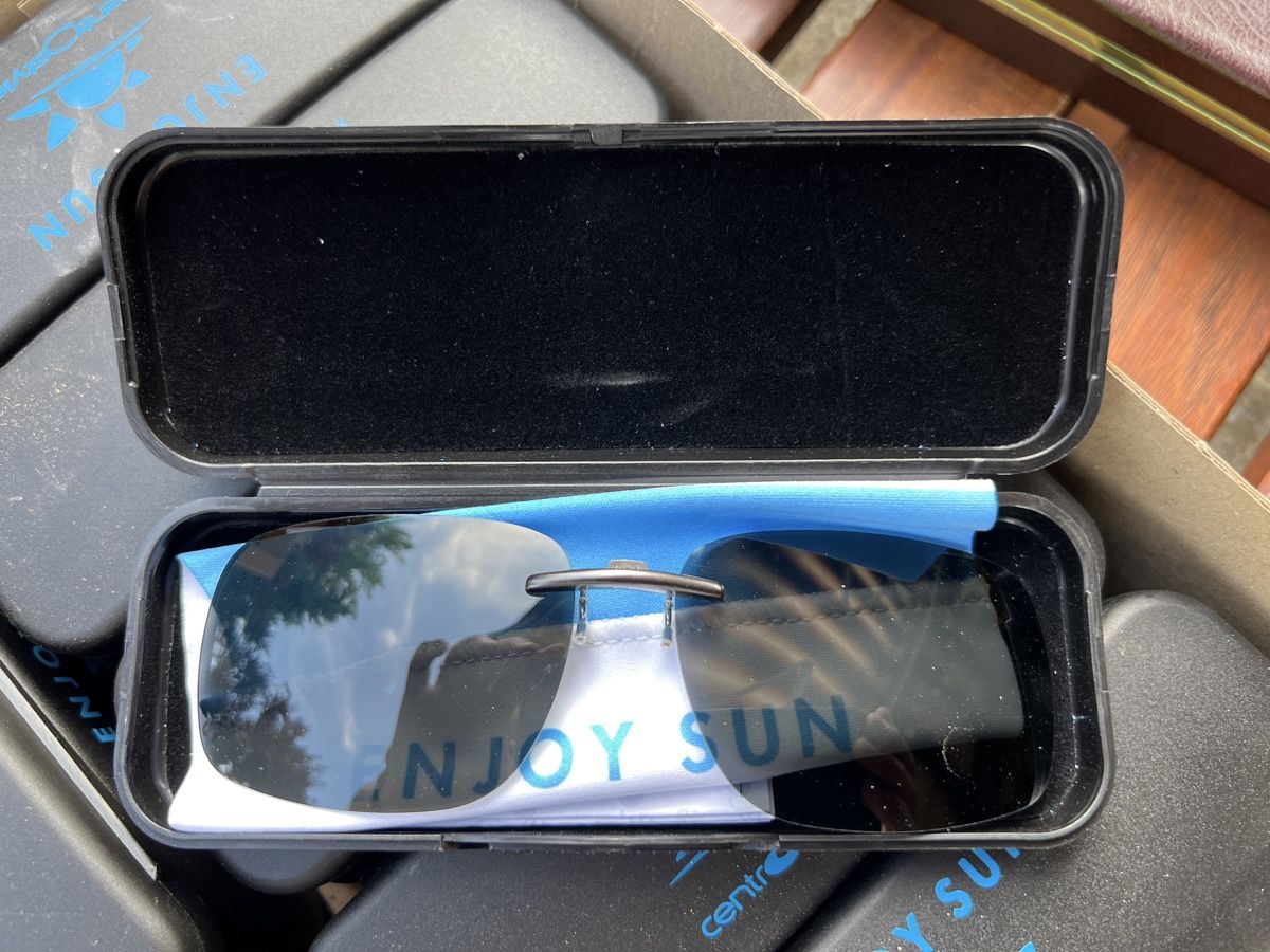 Occhiali & Lenti: Sonnenbrillenglas Polarized Glare Blocking Ultra Violet Clip – Nuovo e nell'imballaggio originale da Saanen venduto da Hanschristian