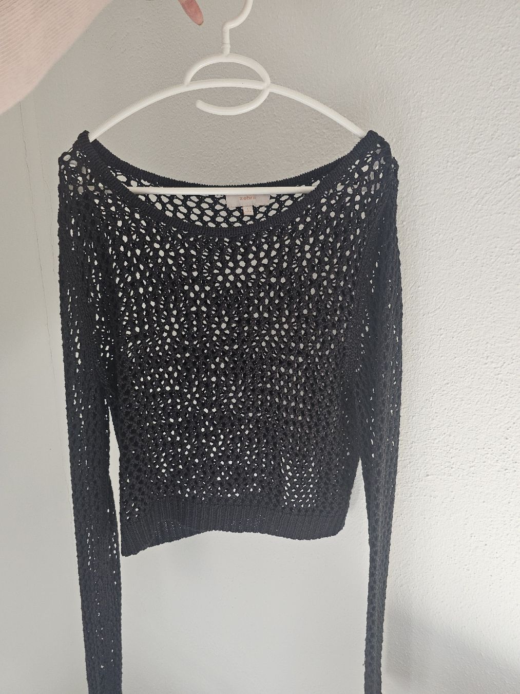 Pullover & Sweatshirts: Pull en maille ajourée noir, taille L – Gebraucht aus Sornetan von T.a333