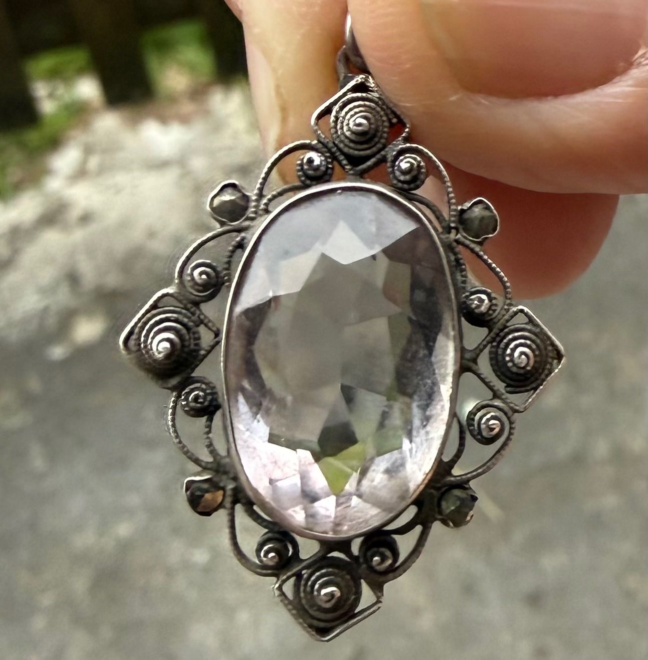 Ciondoli: Ancien pendentif avec  pierre. – Usato da Les Bayards venduto da aout 3