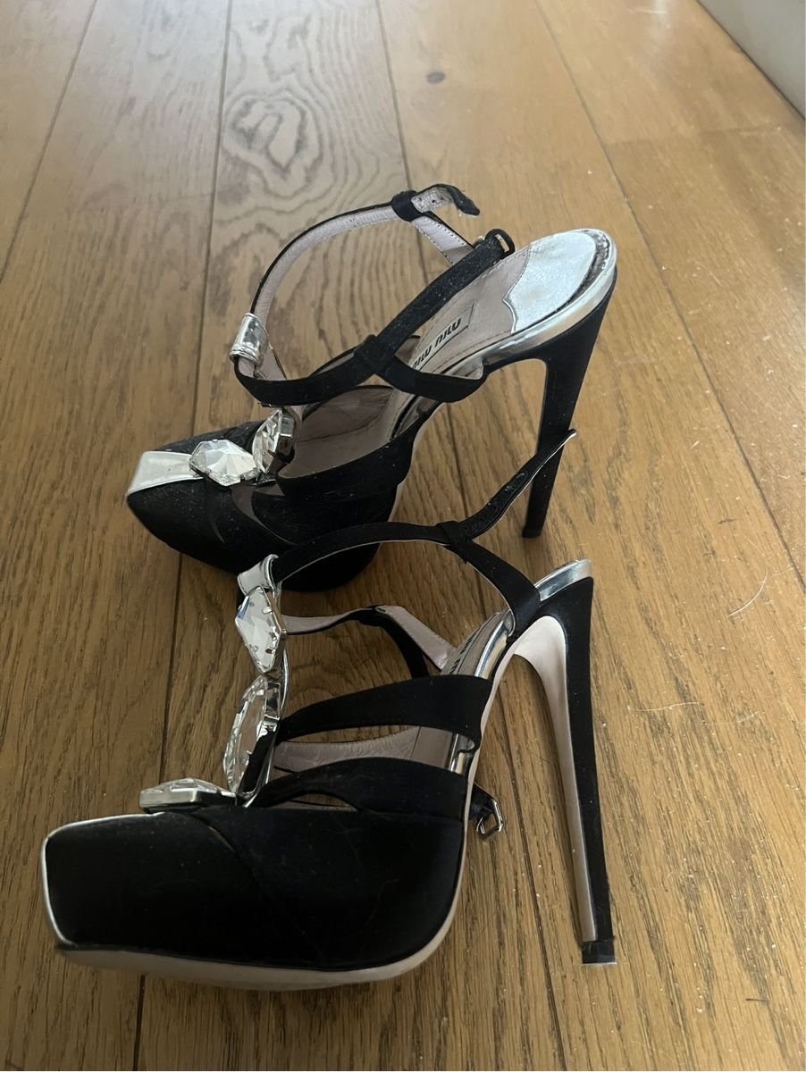 Miu Miu Damenschuhe: Miu Miu Satin Crystal High Heels – Gebraucht aus Horgen von susu6969 2