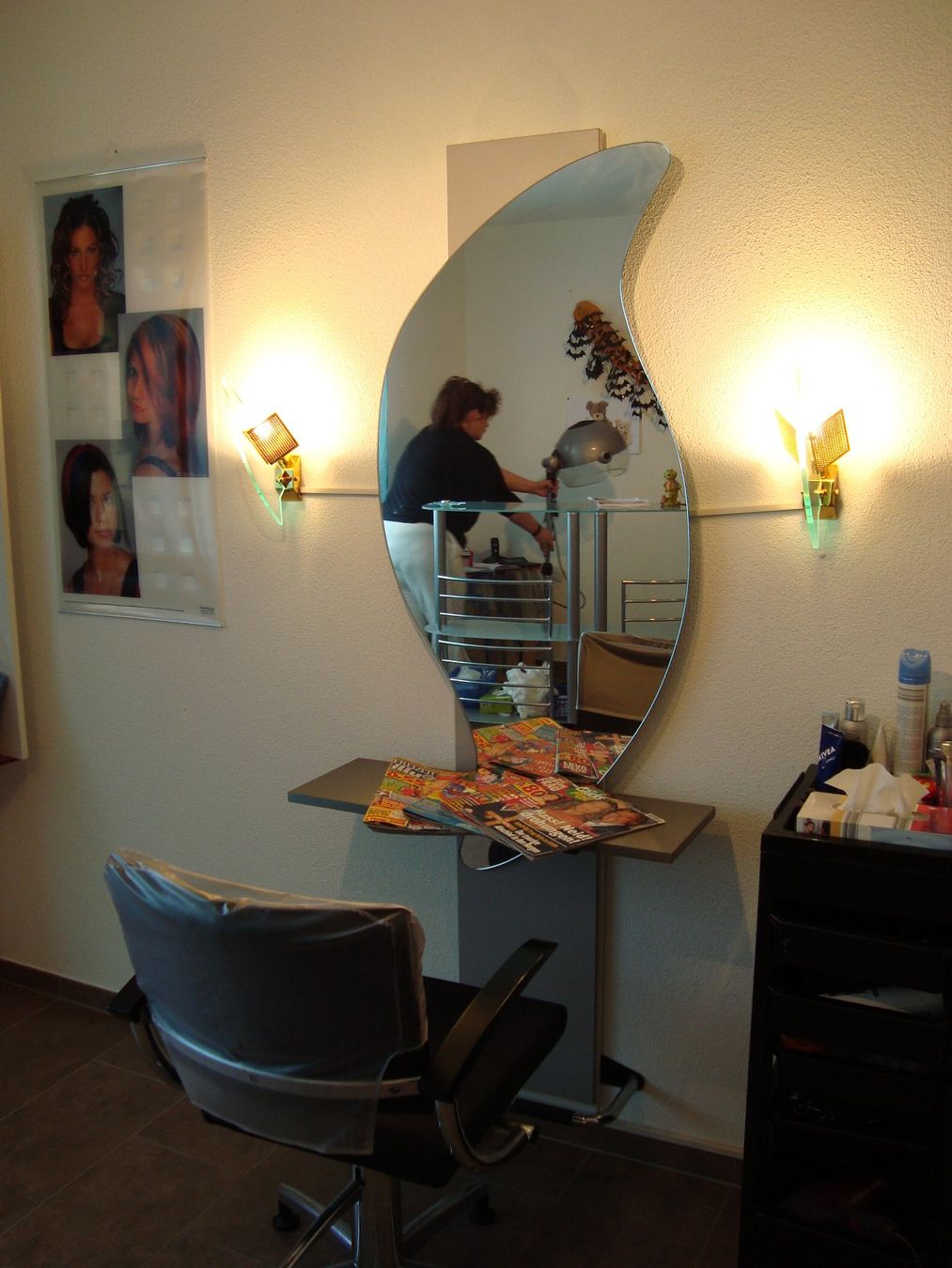 Spiegel: Coiffeur Spiegel mit Stuhl – Neu (gemäss Beschreibung) aus Beckenried von sch_m95t