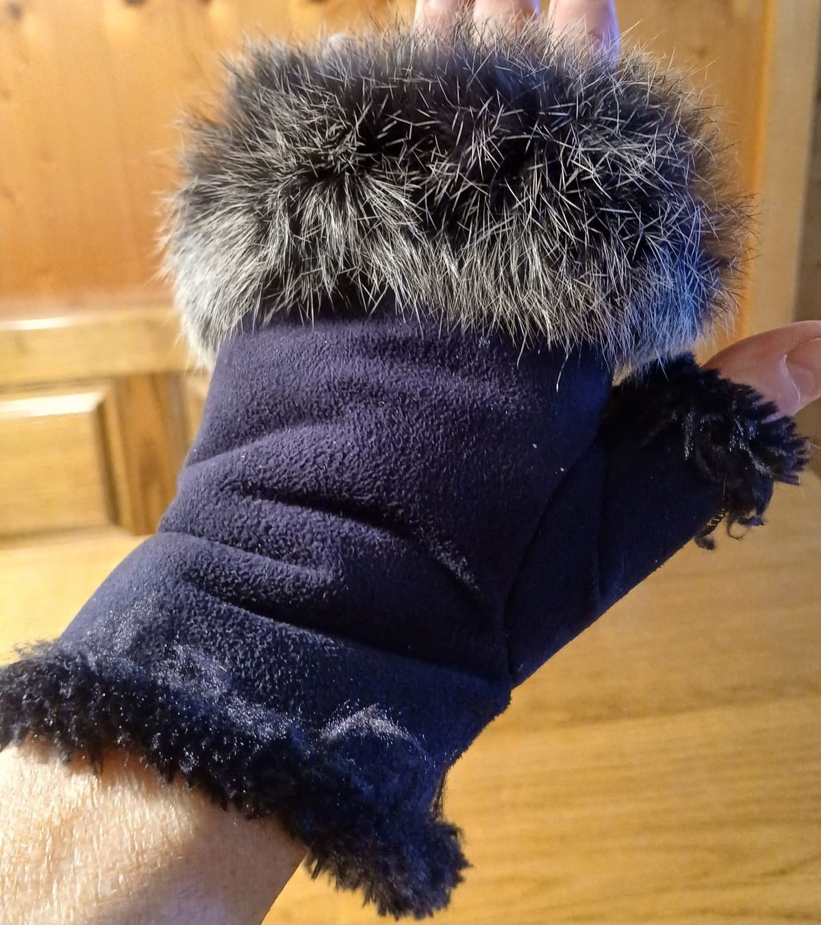 Guanti & manicotti: Fingerlose Handschuhe – Usato da Krauchthal venduto da mago371 1