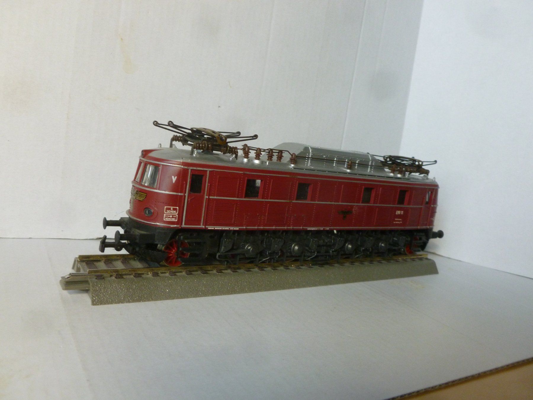 Rivarossi Modellini di ferrovie: Rivarossi E19 mit Reichsadler – Usato da Bubikon venduto da Br103er